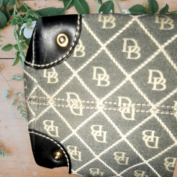 Dooney & Bourke sig satchel - Picture 4 of 6